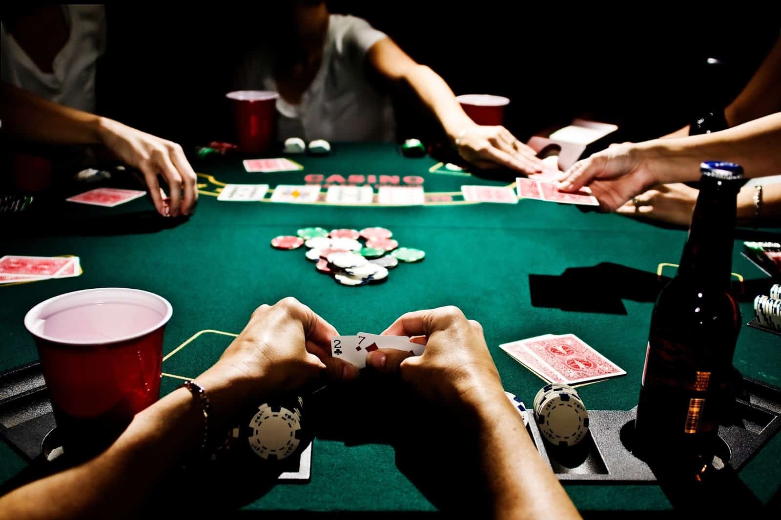Poker Strategi – Menerapkan Bluffing Saat Bermain